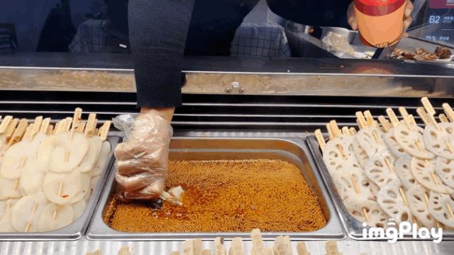 小鲁哥携手万小汇直播探店！小米手环、蒂佳婷面膜走到哪送到哪