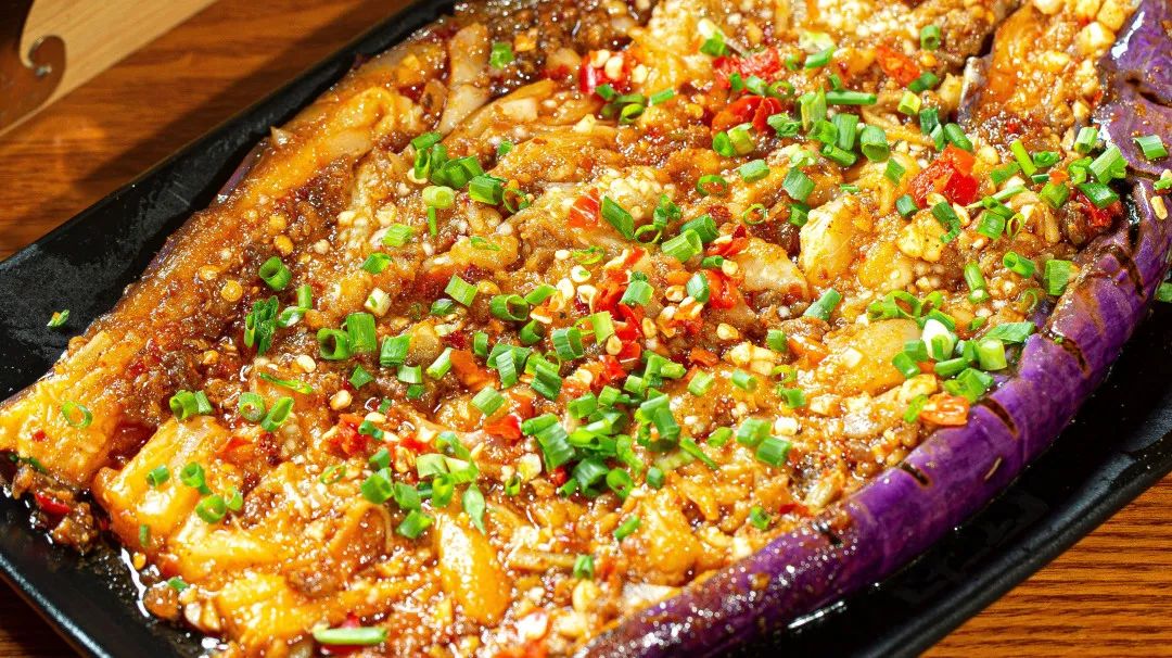 思聪都打卡过的这家成都烧烤店来长沙啦！网红猪鼻筋免费送