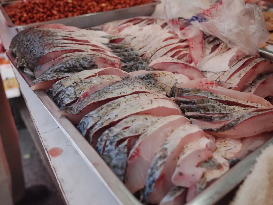 杭州凤起农贸市场的雪景酥鱼,凤起农贸市场李记酥鱼