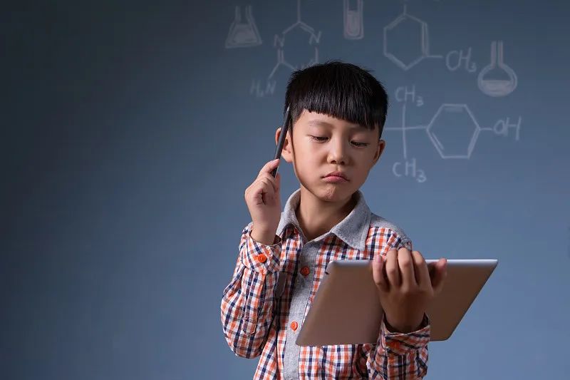 防蓝光眼镜对小孩预防近视有用吗,预防孩子近视戴防蓝光眼镜有用吗