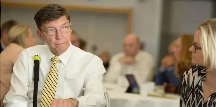 克里斯坦森营销思维,克里斯坦森重塑商业模式