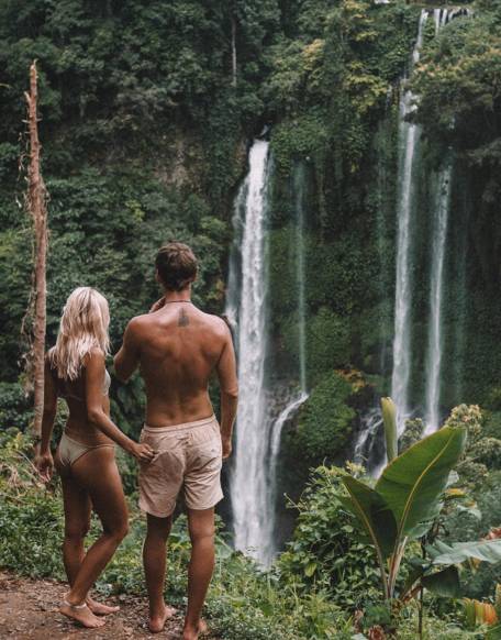 一张照片卖6万的清洁工，靠穷游把美女娶回了家