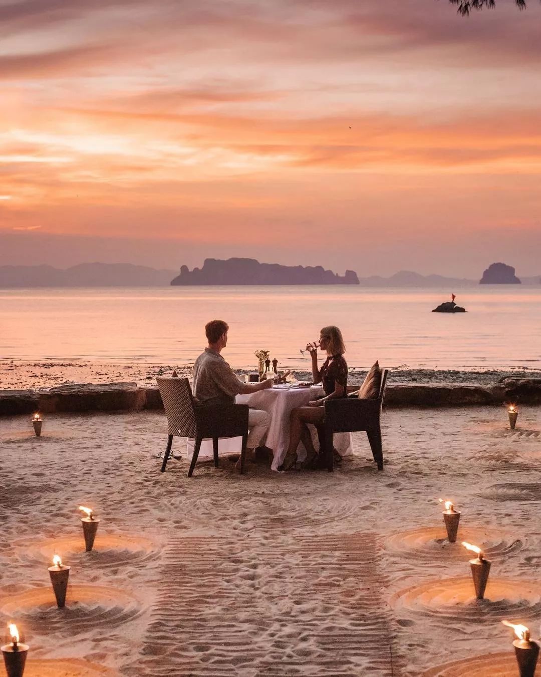 一张照片卖6万的清洁工，靠穷游把美女娶回了家