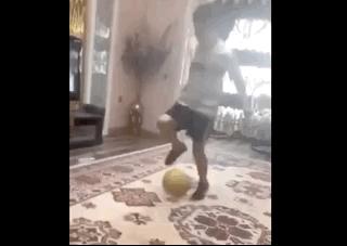 鐤儏瓒崇悆,鐤儏闃村奖绗肩僵涓嬬殑瓒崇悆