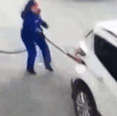 110吗？我加完油把油枪也带走了，咋办？