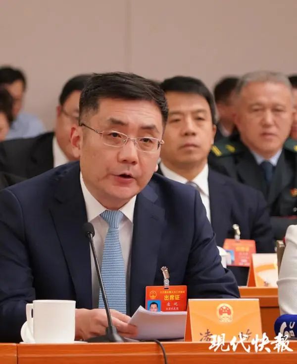 代表委员建言长江大保护，齐心绘就“一江清水两岸葱绿”