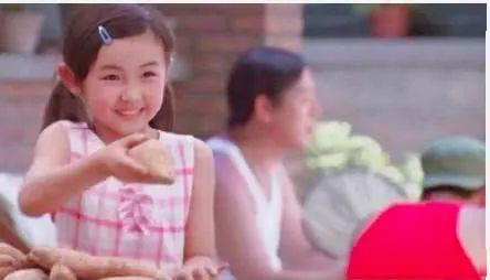 看完这些从小美到大的女神，你可能会种草这个单品