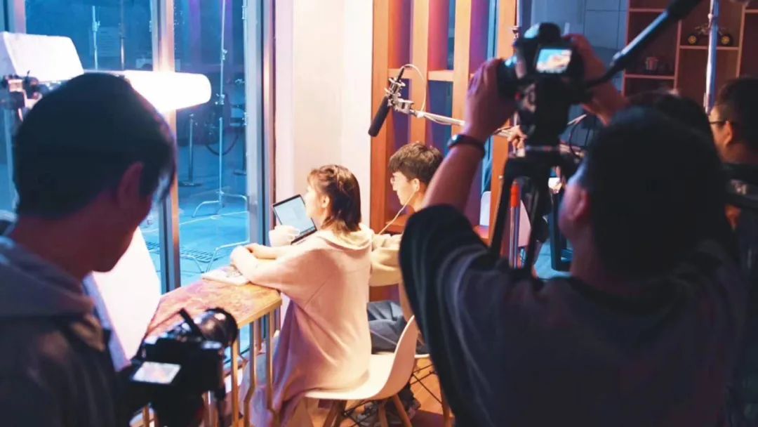 在娱乐圈没学历,在影视行业怎么样