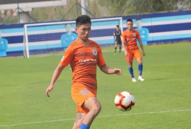 鲁能21岁新星连续闪耀热身赛,曾留洋巴西,在中甲历练