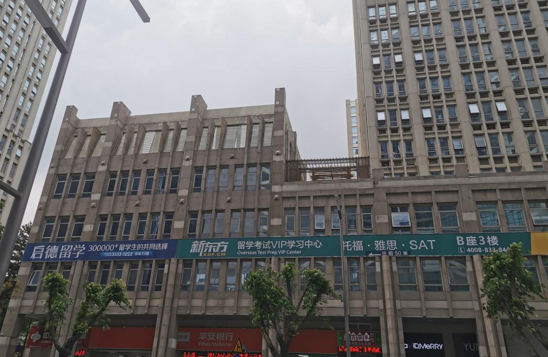 海外留学生太难了，打满全场打加时！一张经济舱机票炒到十万八万，留学产业疫发艰难，这类机场应火线加开国际航班