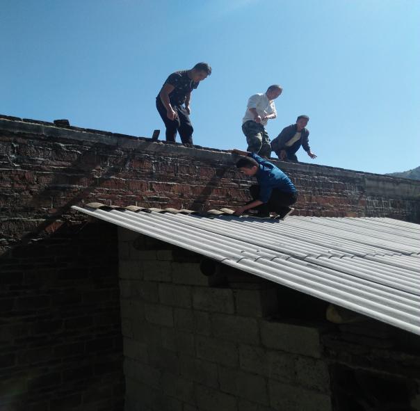 茂兰有个姚站长，脱贫群众说：我要给他鼓个掌