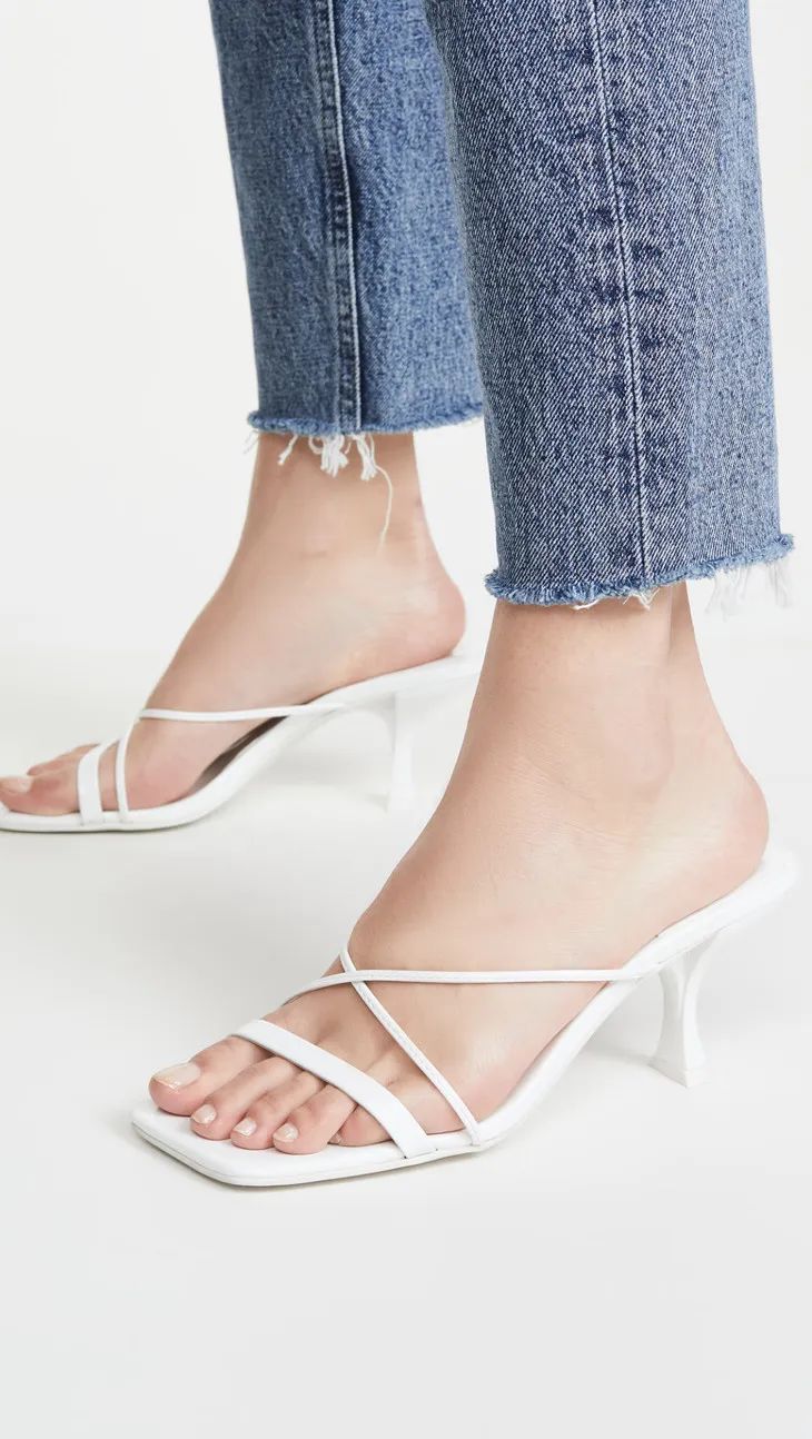 杨采钰度假拎的独家小众包,我可以