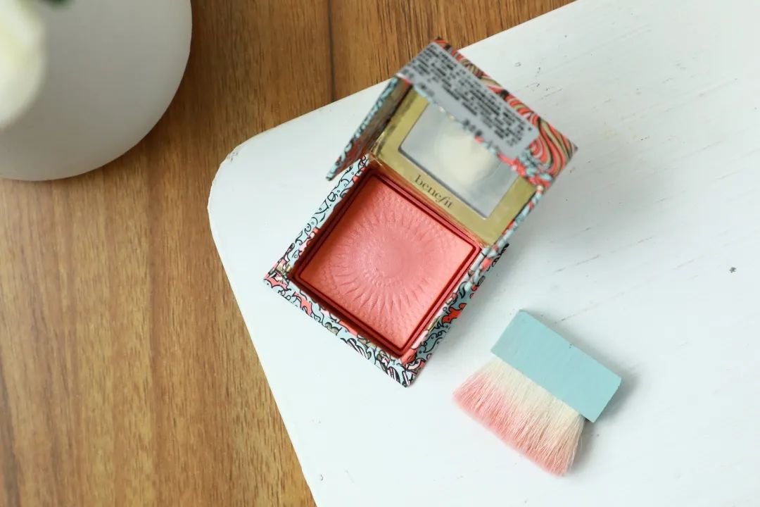 周雨彤泪沟神器,周雨彤的泪沟神器