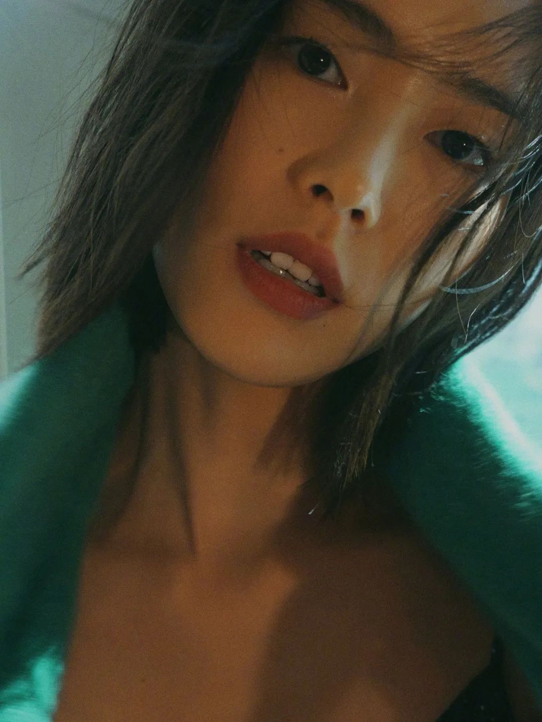 开完双眼皮为什么要往上看,开过的双眼皮可以再埋线吗