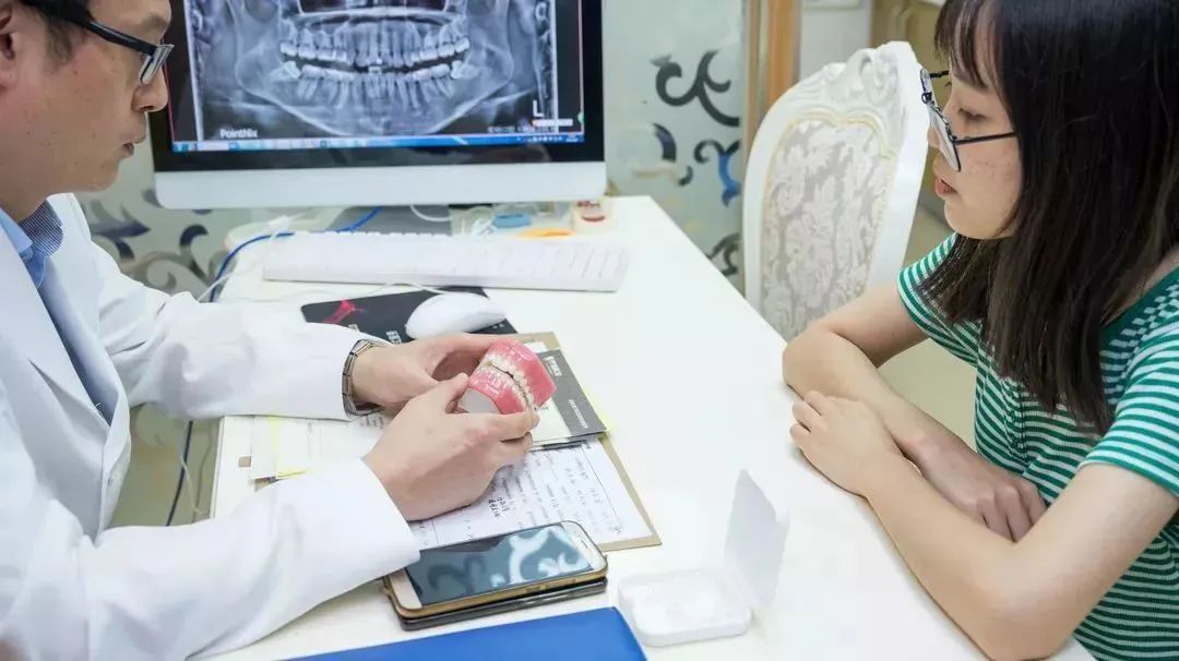 好羡慕别人有一口好牙齿,早日拥有一口整齐更漂亮的牙齿