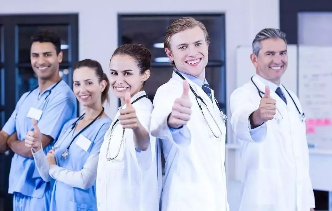 挤痘痘出来的白色长条状是什么,痘痘黑头挤出白颗粒