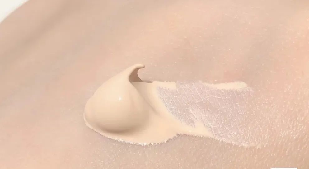 pony使用的底妆,pony化妆从洗脸开始