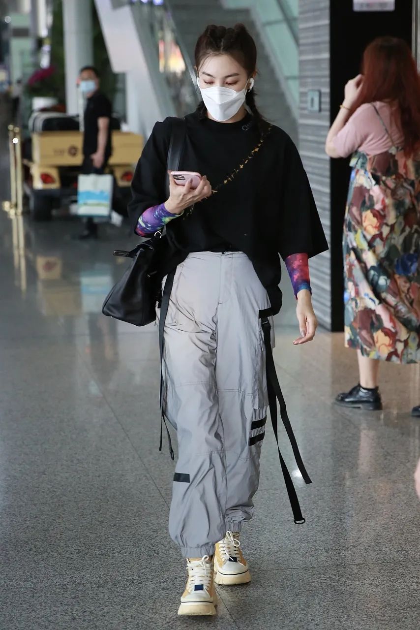 戚薇杨颖撞衫,戚薇撞衫江疏影