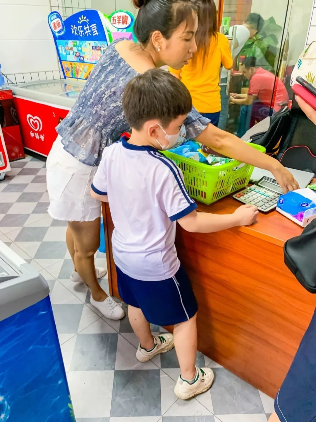 实探广州4家雪糕批发档，10支就起批，雪糕自由不是梦