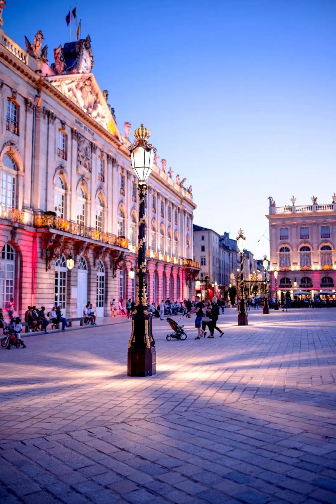 走过这些广场，心中便有“天下”