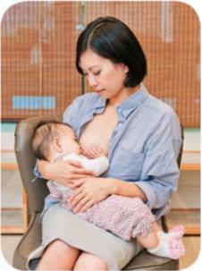 新手妈妈简单好学的哺乳姿势,11个月宝宝妈妈应该怎么哺乳姿势