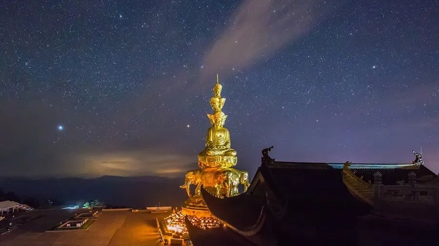 夏日登山看景,夏日峨眉山
