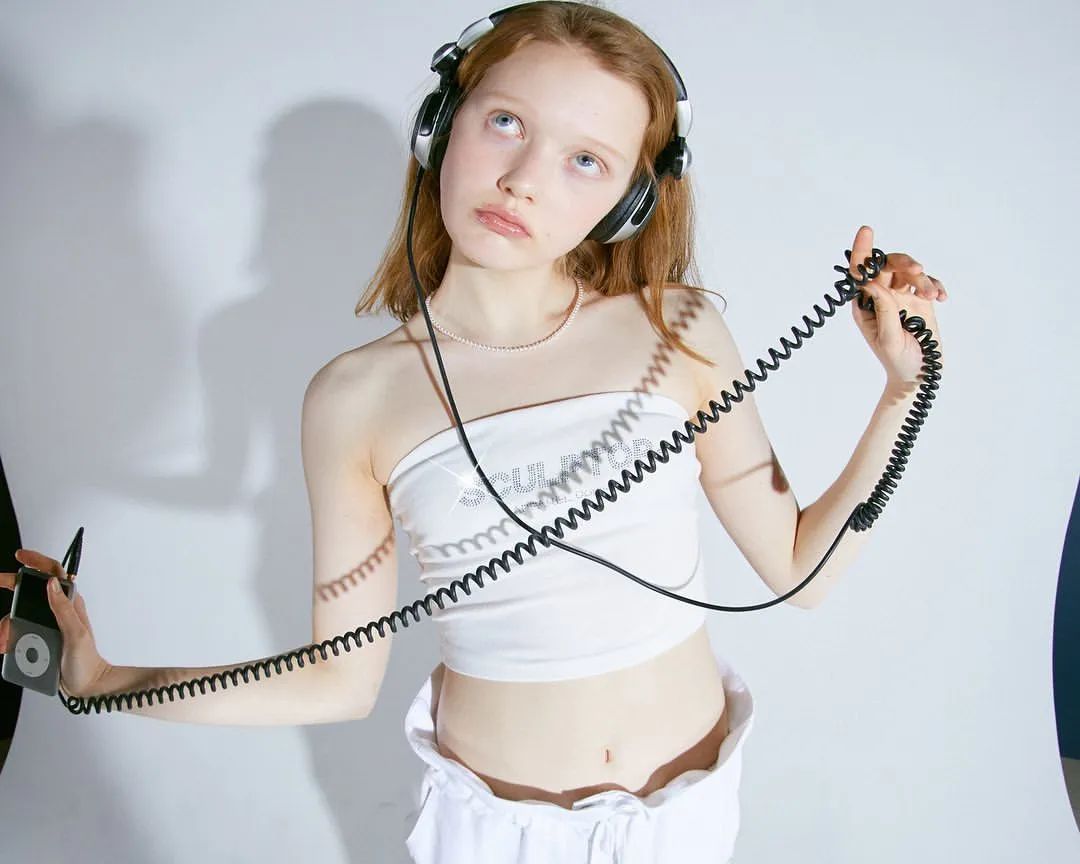 blackpink泫雅摆尾,blackpink全员观看泫雅舞台