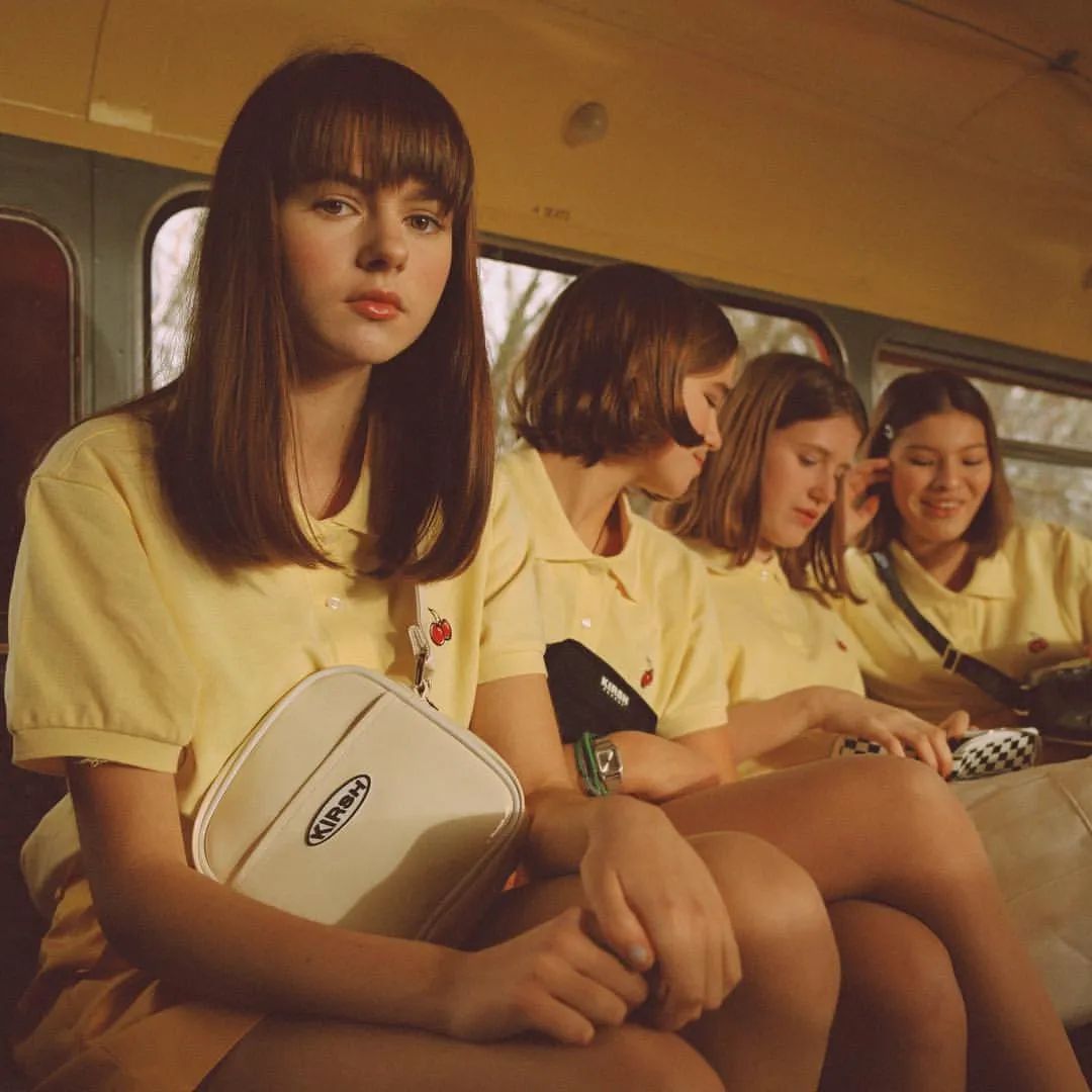 blackpink泫雅摆尾,blackpink全员观看泫雅舞台