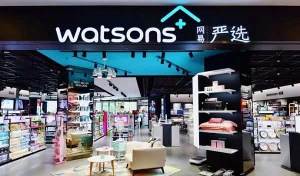 “黑暴”+疫情+免税新政，连环重击下香港美妆零售能否重回巅峰？