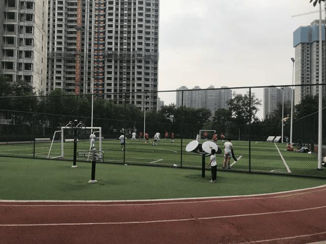 让足球爱好者的狂热，在曲江野蛮生长