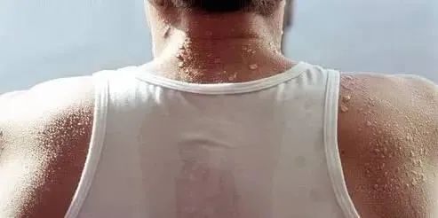 开车三分钟就散热,开车几分钟后背就出汗