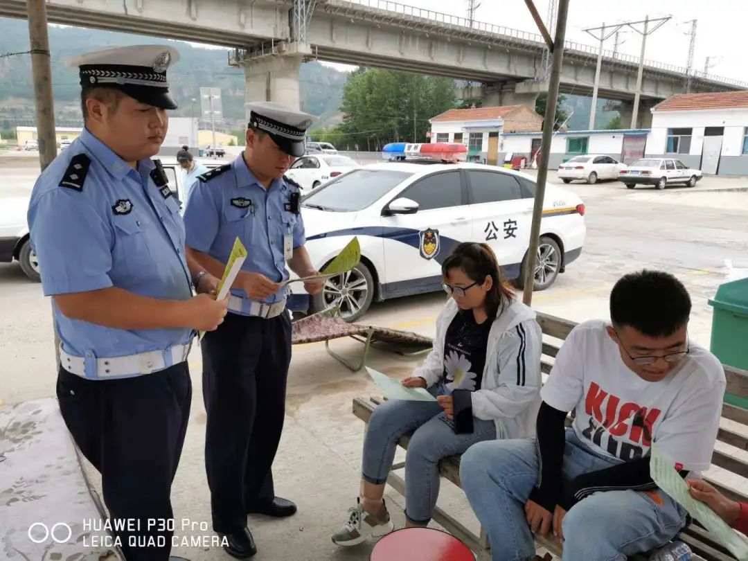 交警开展夏季交通安全进驾校活动,交巡警深入驾校共筑交通安全防线