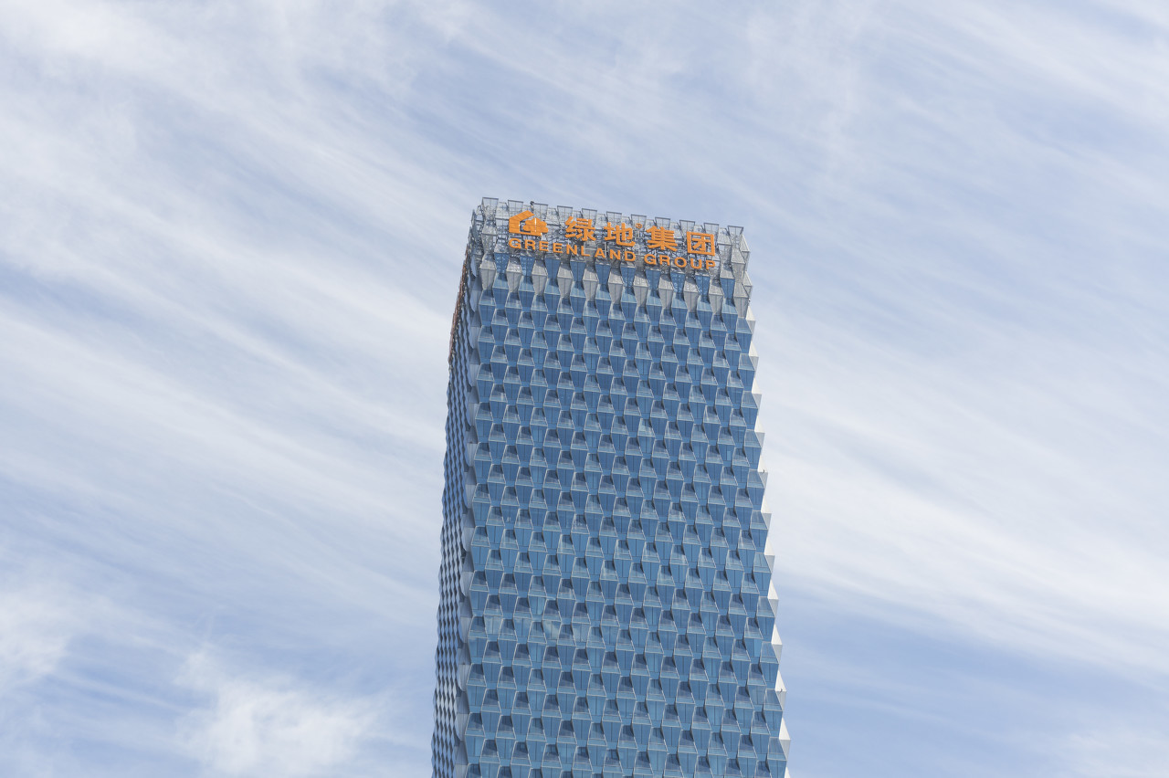 被债主登广告催款,绿地西南陷合同纠纷,事涉项目曾被爆停工