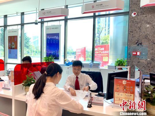 閲戜环鍘嗗彶棣栫牬2000缇庡厓,閲戜环绐佺牬2000缇庡厓鍘熷洜