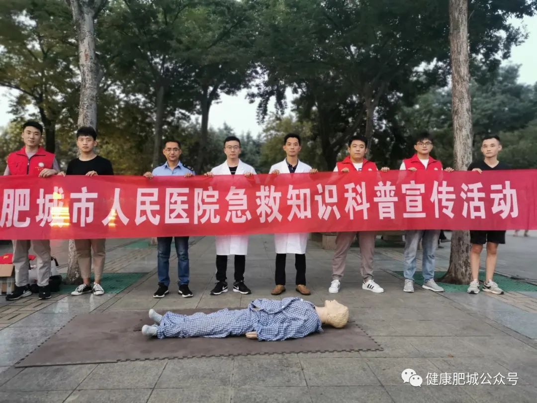 夏日清凉饮品摆地摊,炎炎夏日别样的清凉