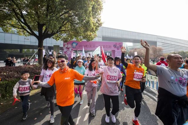 从标准堤塘到“最美跑道”,它是如何成为城市“网红”的?丨30年30问⑥⑦