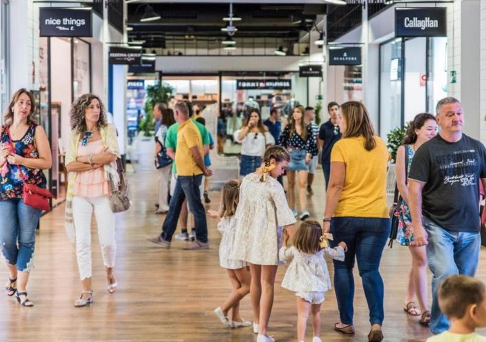 国际资讯｜LV入驻抖音、Burberry在深圳开设咖啡馆、美国LordTaylor百货破产、优衣库关闭韩国9家门店