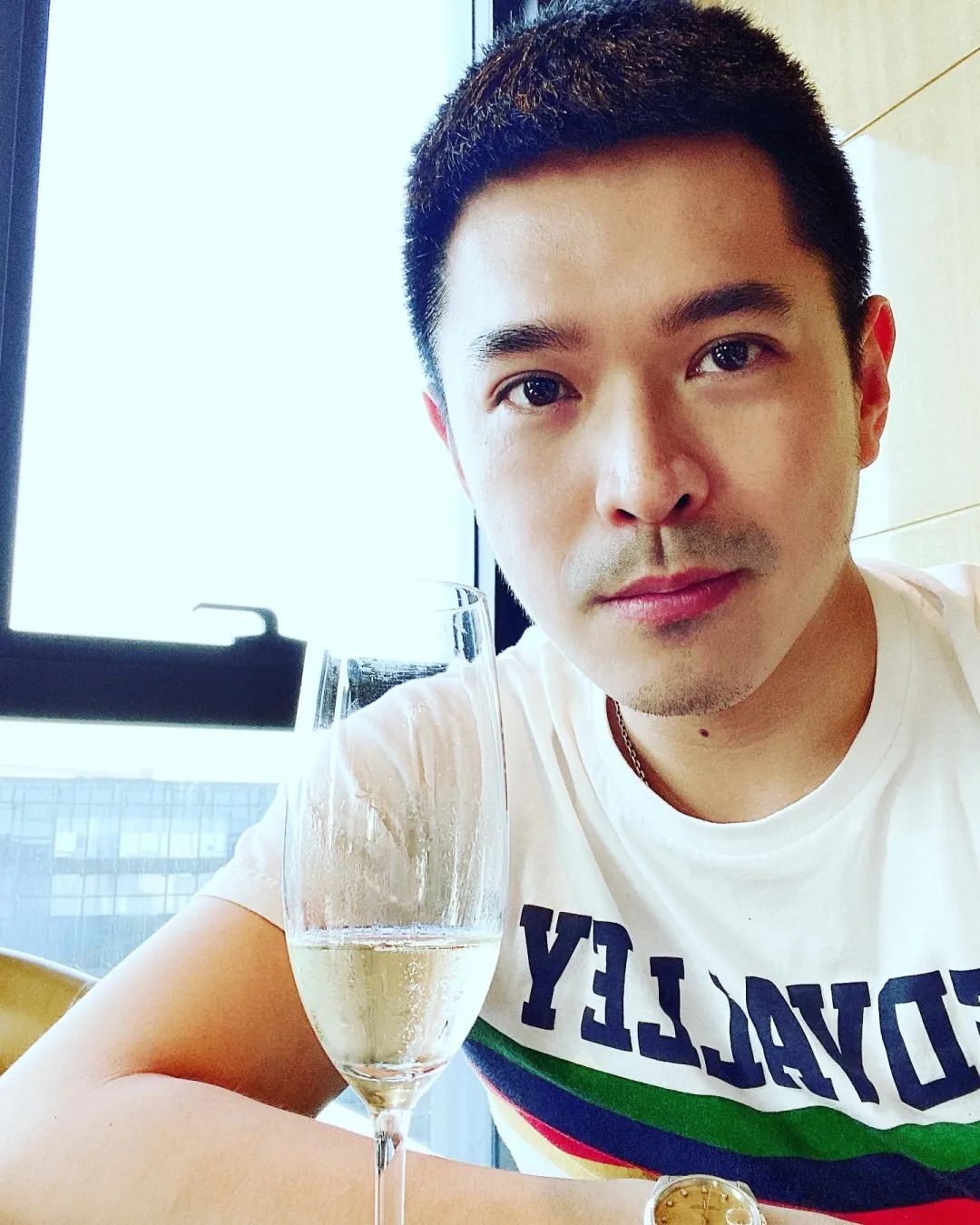 都说男人就是要大包，布耀廉到底谁大包