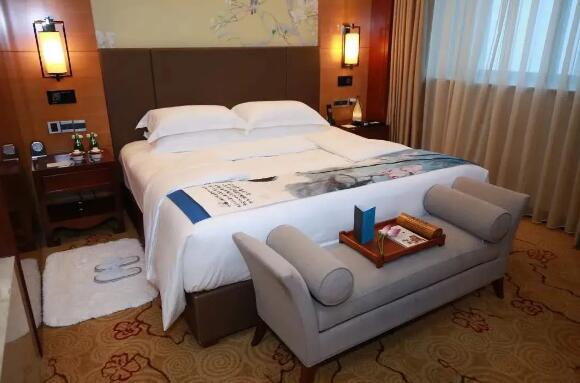 银座酒店：危中寻机爆燃春夏乘风破浪总攻秋冬