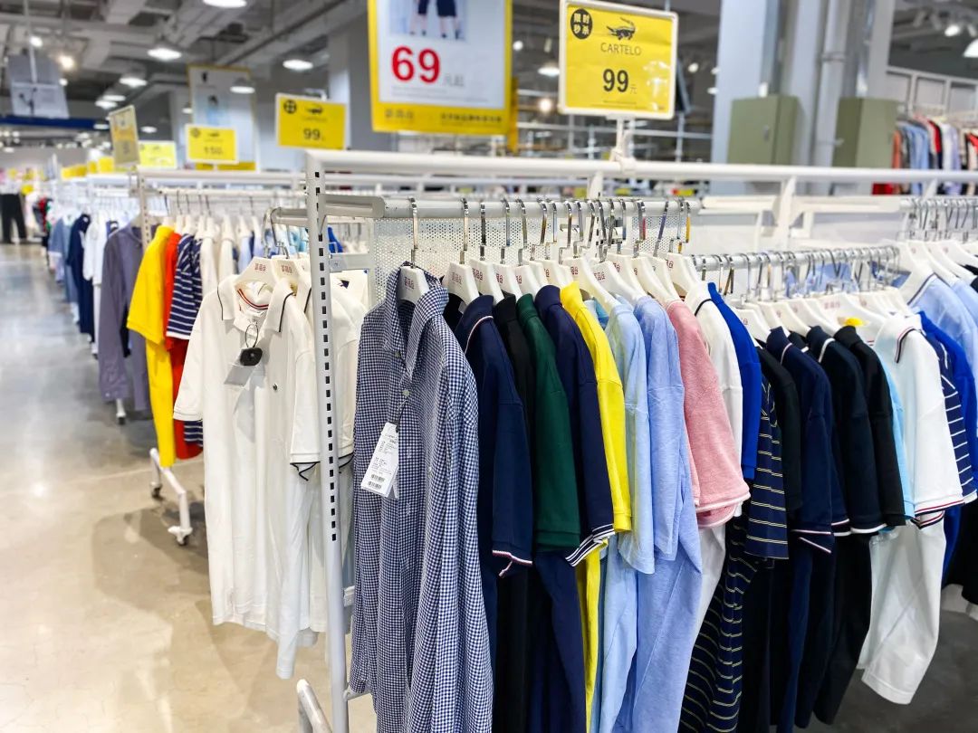 火爆魔都的荟品仓登陆松江！Nike、阿迪…全场一折起！2000个拉杆箱1元领