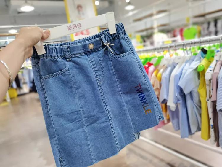 上海荟品仓阿迪达斯男款跑鞋,荟品仓城市奥莱青浦店nike