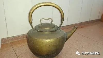 来一碗热气腾腾的粥,适合冬季煮的青砖茶