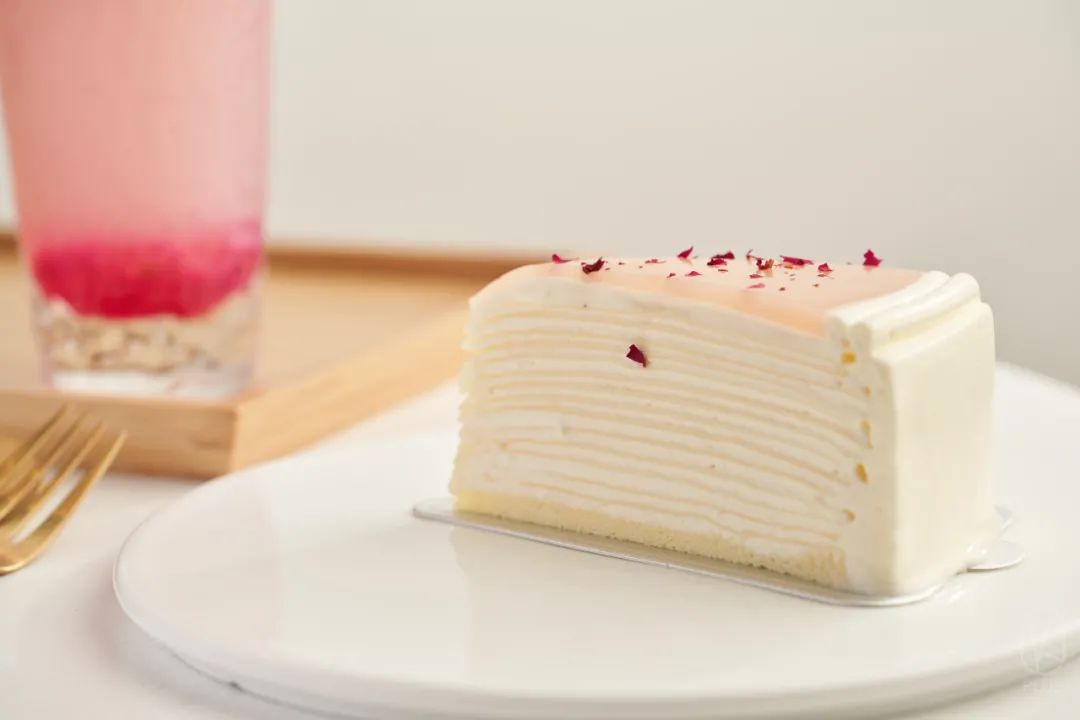 中山北路新开纯白“浪漫满屋”，好口味的千层甜品店，价格仅占某网红L家½…