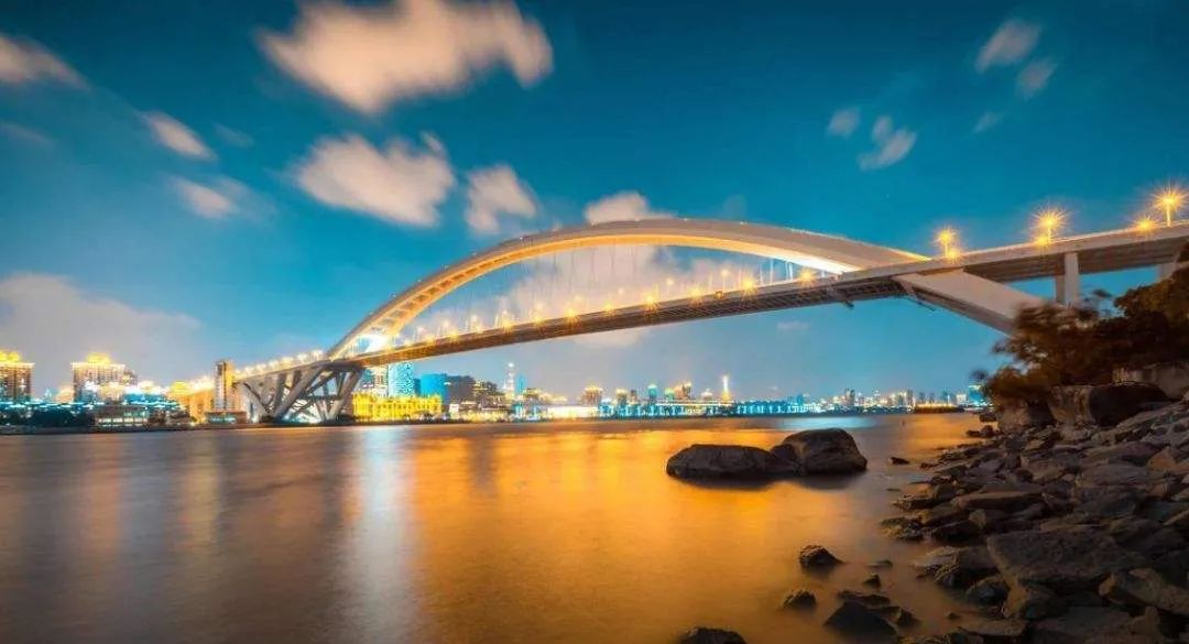 黄浦江变宽,黄浦江上过江通道