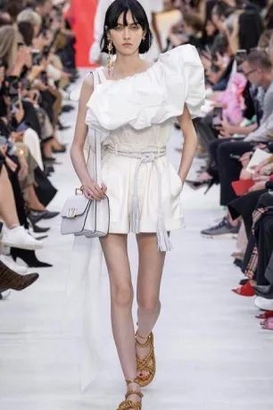 张含韵金晨王霏霏沈梦辰组团出道,金晨沈梦辰张含韵王霏霏拍抖音