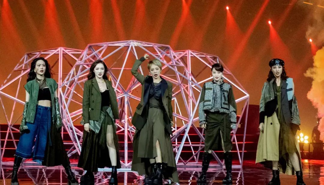 张含韵金晨王霏霏沈梦辰组团出道,金晨沈梦辰张含韵王霏霏拍抖音