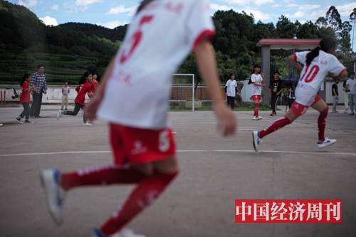山村女子足球队,大山里的足球队视频
