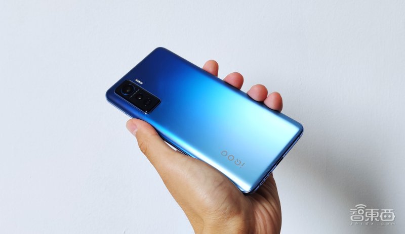 iqoo5电竞版和活力版的区别,iqoo5评测打造一流电竞级体验