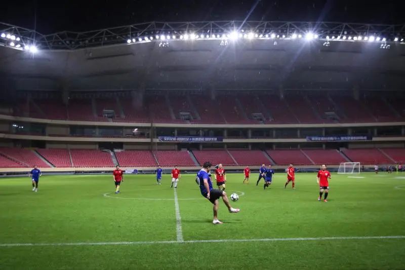 足球场踢一场球多少钱,上海虹口足球场多少钱一场