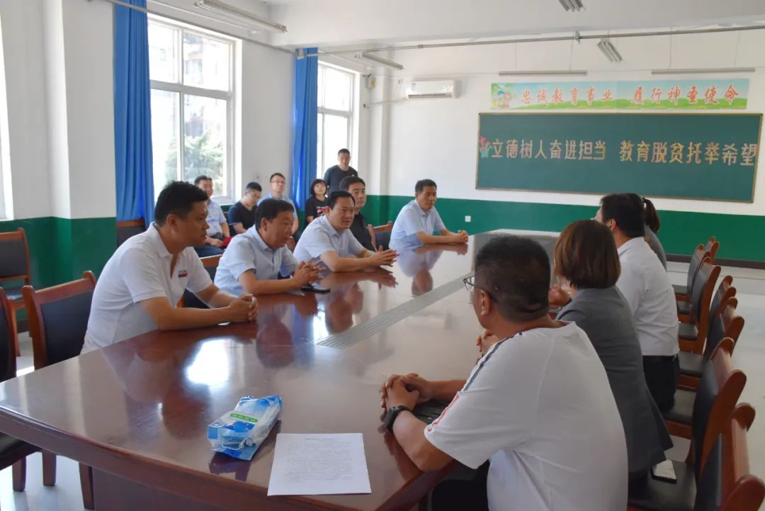 市委书记下乡视察乡办小学,市委书记到乡镇小学视察全集